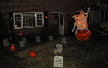 Overall shot of haunted yard 2002